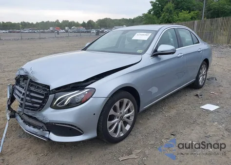 2018 Mercedes-Benz E 300 4Matic z USA, uszkodzony, nr VIN WDDZF4KB3JA385504